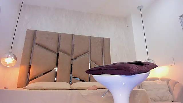 Snapshot of Martinaa_Jones_ chatting on September 20, 7:45 pm Martinaa Jones  online show from September 20, 7:45 pm