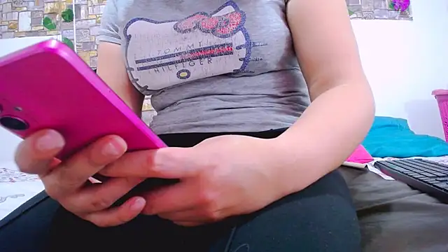 Snapshot of MaidenGame chatting on September 17, 4:05 pm MaidenGame online show from September 17, 4:05 pm