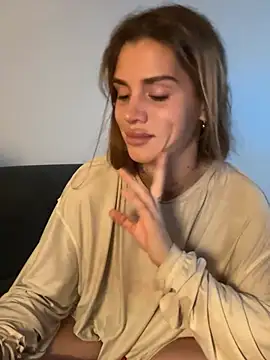 EmiliaCatalina online show from March 12, 12:02 am