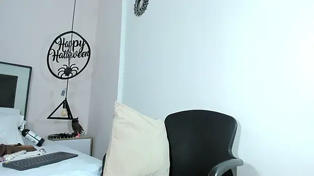 victoria cooper3 online show from November 6, 1:06 pm