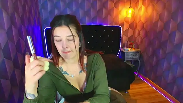 LiaHarryis online show from February 2, 7:35 pm