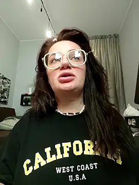 Snapshot of EllieOz chatting on September 30, 5:51 pm EllieOz online show from September 30, 5:51 pm