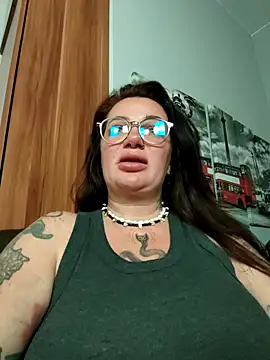 Snapshot of EllieOz chatting on October 6, 6:45 pm EllieOz online show from October 6, 6:45 pm