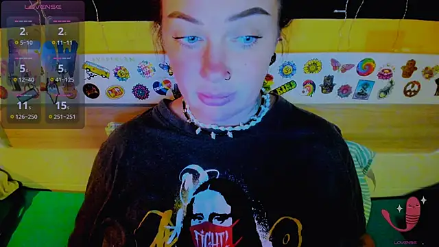 Snapshot of EllieOz chatting on October 23, 6:36 pm EllieOz online show from October 23, 6:36 pm