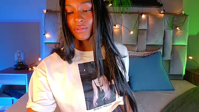 Snapshot of nahomi_campbell chatting on September 17, 7:45 pm nahomi campbell online show from September 17, 7:45 pm