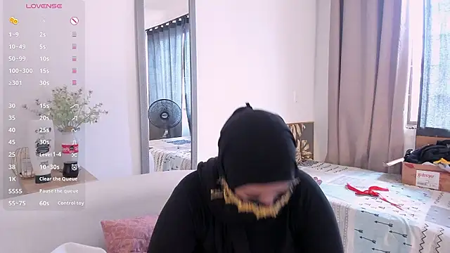 Amina hafsa online show from February 25, 8:40 pm