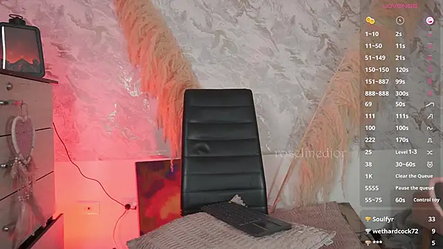 Snapshot of roselinedior chatting on September 15, 6:37 pm roselinedior online show from September 15, 6:37 pm