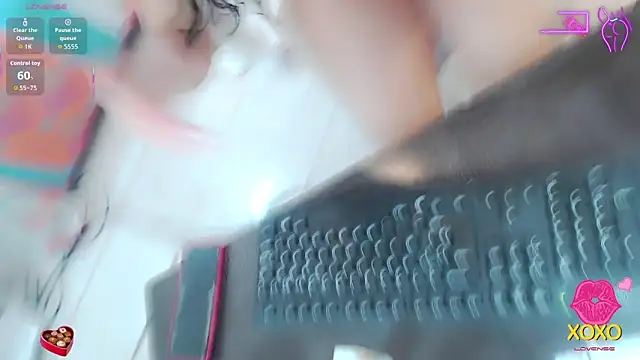 Snapshot of sasha_mom69_ chatting on October 10, 4:23 pm sasha mom69  online show from October 10, 4:23 pm