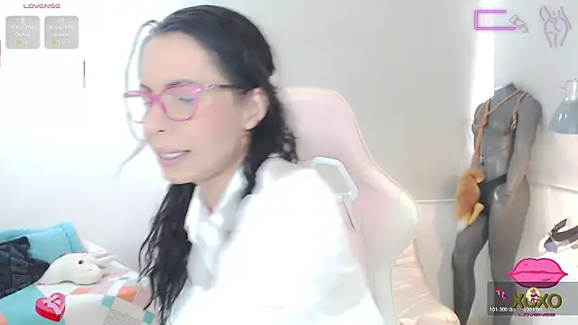 Snapshot of sasha_mom69_ chatting on October 19, 3:03 pm sasha mom69  online show from October 19, 3:03 pm