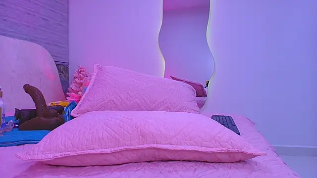 arl chloee online show from November 25, 3:09 am