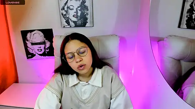 SamanthaRoldaan online show from April 25, 3:09 pm