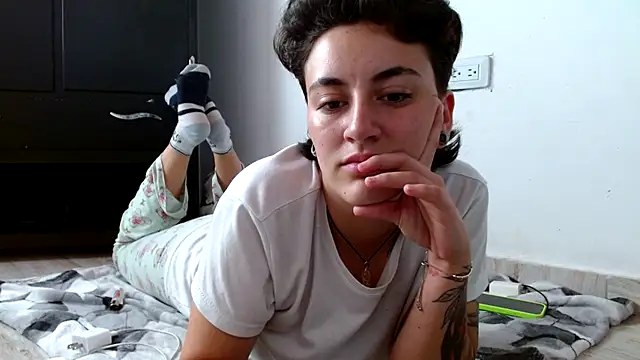 linda 33 online show from October 17, 8:45 pm