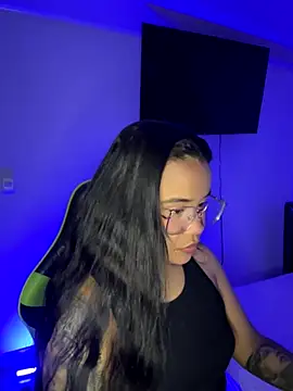 leila 22 online show from November 29, 8:07 am