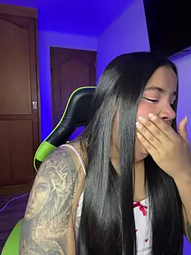 leila 22 online show from February 8, 7:45 am