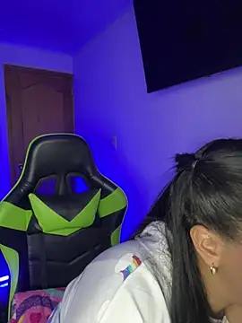 leila 22 online show from April 18, 7:44 am