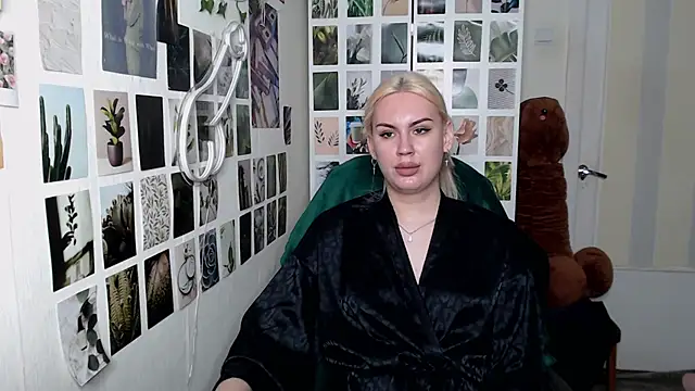 Snapshot of CapriScorpion chatting on October 17, 2:42 pm CapriScorpion online show from October 17, 2:42 pm