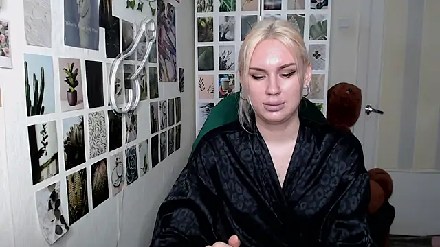 Snapshot of CapriScorpion chatting on October 16, 12:52 pm CapriScorpion online show from October 16, 12:52 pm