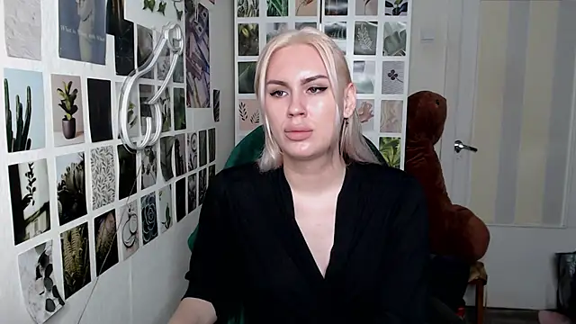 Snapshot of CapriScorpion chatting on October 6, 5:18 pm CapriScorpion online show from October 6, 5:18 pm