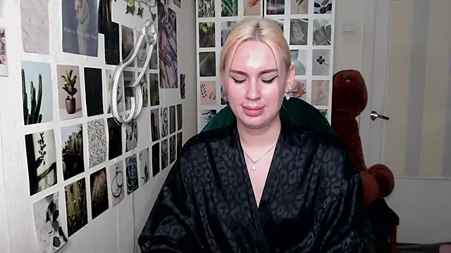 Snapshot of CapriScorpion chatting on October 21, 3:05 pm CapriScorpion online show from October 21, 3:05 pm