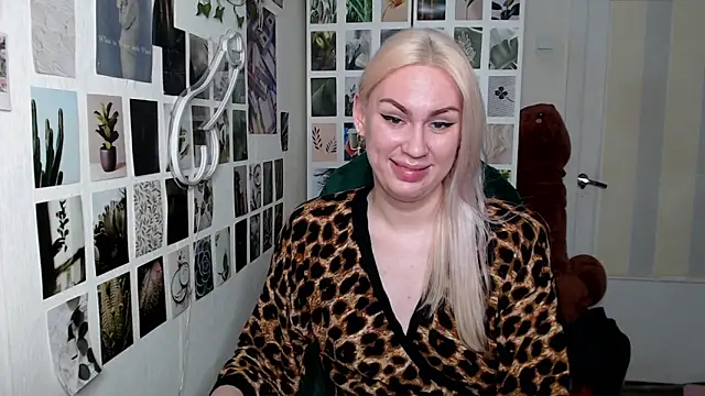 Snapshot of CapriScorpion chatting on October 13, 12:19 pm CapriScorpion online show from October 13, 12:19 pm