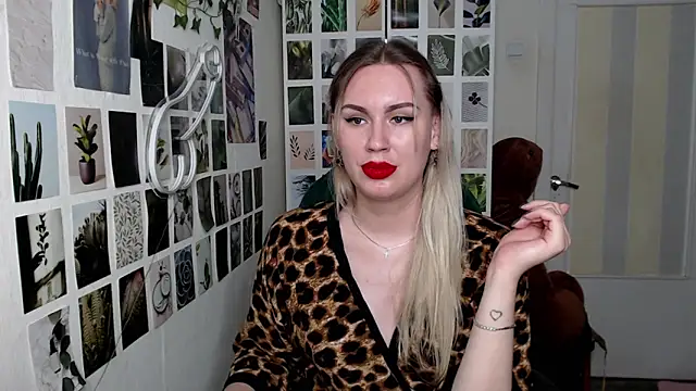 Snapshot of CapriScorpion chatting on September 29, 1:27 pm CapriScorpion online show from September 29, 1:27 pm