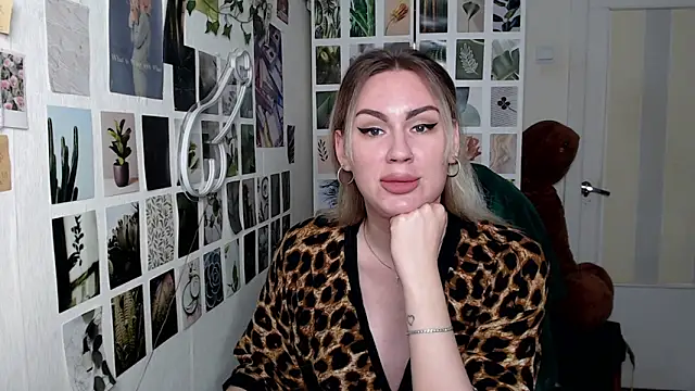 Snapshot of CapriScorpion chatting on September 28, 1:27 pm CapriScorpion online show from September 28, 1:27 pm