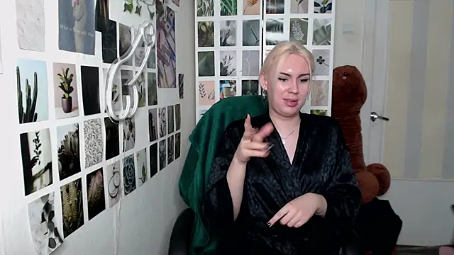 Snapshot of CapriScorpion chatting on October 15, 12:41 pm CapriScorpion online show from October 15, 12:41 pm