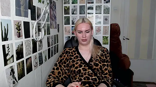 Snapshot of CapriScorpion chatting on October 29, 2:42 pm CapriScorpion online show from October 29, 2:42 pm