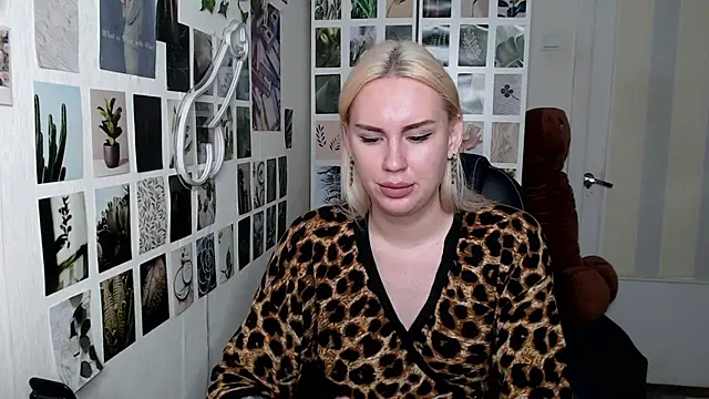 Snapshot of CapriScorpion chatting on October 28, 1:50 pm CapriScorpion online show from October 28, 1:50 pm