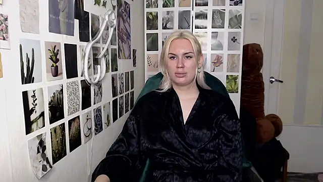 Snapshot of CapriScorpion chatting on October 18, 3:26 pm CapriScorpion online show from October 18, 3:26 pm