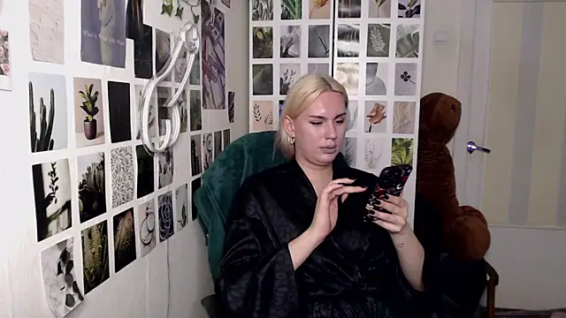 Snapshot of CapriScorpion chatting on October 23, 5:30 pm CapriScorpion online show from October 23, 5:30 pm