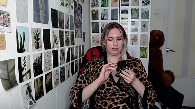 Snapshot of CapriScorpion chatting on September 17, 2:48 pm CapriScorpion online show from September 17, 2:48 pm