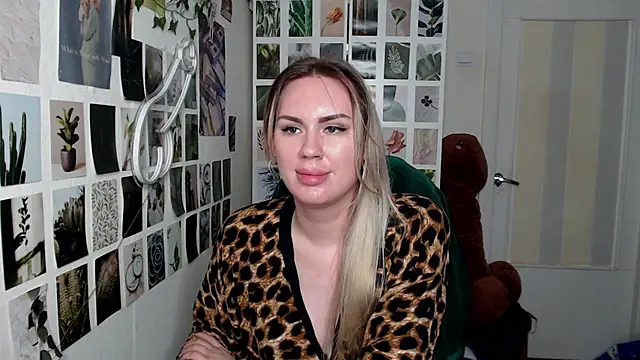 Snapshot of CapriScorpion chatting on September 25, 1:43 pm CapriScorpion online show from September 25, 1:43 pm