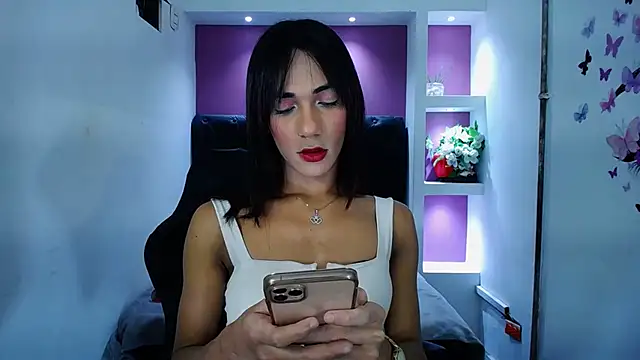 Snapshot of KatrinaQueen1 chatting on October 22, 9:20 pm KatrinaQueen1 online show from October 22, 9:20 pm