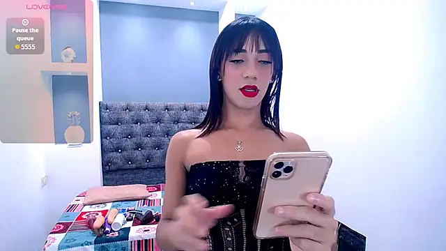 Snapshot of KatrinaQueen1 chatting on October 13, 6:38 am KatrinaQueen1 online show from October 13, 6:38 am