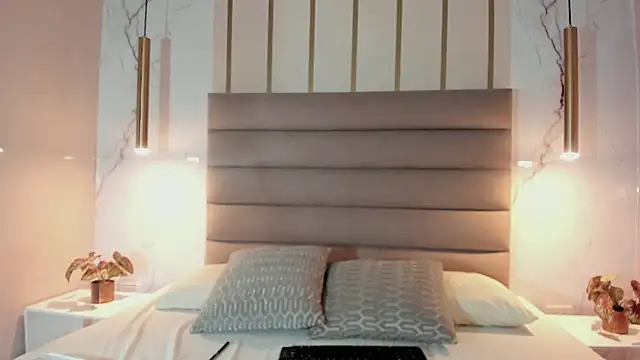 Snapshot of AnneDixie chatting on October 8, 3:44 am AnneDixie online show from October 8, 3:44 am