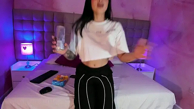 Snapshot of AnneDixie chatting on October 21, 3:32 am AnneDixie online show from October 21, 3:32 am