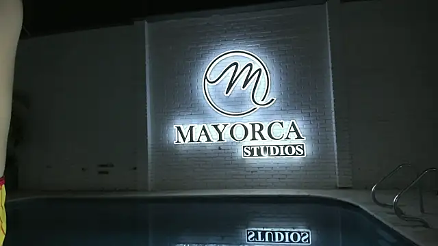 Snapshot of AnneDixie chatting on October 23, 3:34 am AnneDixie online show from October 23, 3:34 am