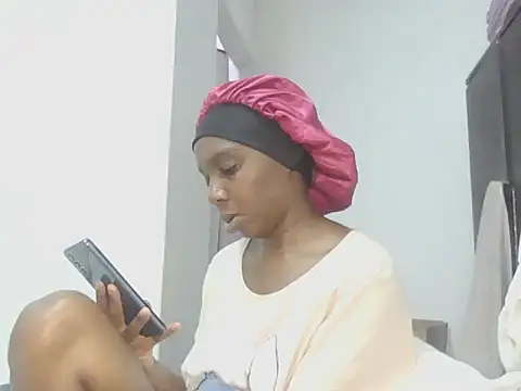 Snapshot of Sexxybella27 chatting on October 13, 11:07 pm Sexxybella27 online show from October 13, 11:07 pm