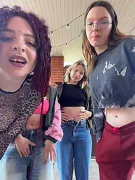 RollingGirls online show from April 17, 1:02 pm