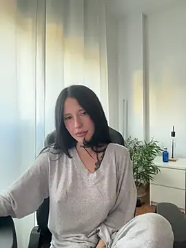 BellaGiaxx online show from December 3, 3:25 pm