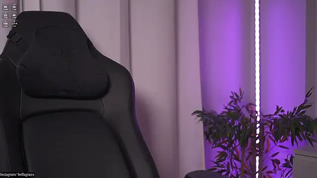 Snapshot of BellaGiaxx chatting on October 30, 3:57 pm BellaGiaxx online show from October 30, 3:57 pm