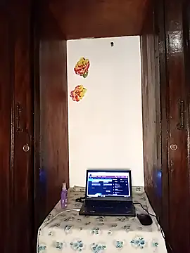 Snapshot of The-Peach-Flexer chatting on October 31, 9:52 pm The-Peach-Flexer online show from October 31, 9:52 pm