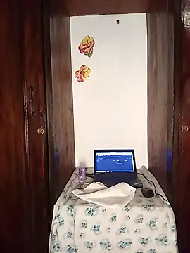 Snapshot of The-Peach-Flexer chatting on October 25, 10:49 pm The-Peach-Flexer online show from October 25, 10:49 pm