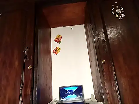 Snapshot of The-Peach-Flexer chatting on October 29, 9:39 pm The-Peach-Flexer online show from October 29, 9:39 pm