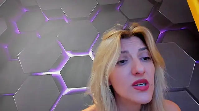 Snapshot of RileyLanna chatting on September 23, 5:38 am RileyLanna online show from September 23, 5:38 am