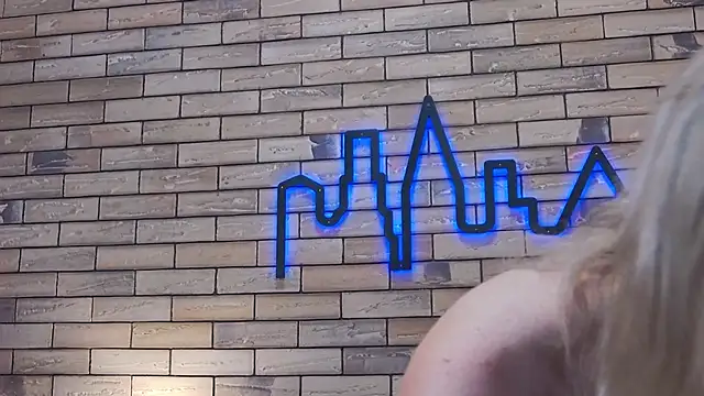 Snapshot of RileyLanna chatting on October 3, 3:11 am RileyLanna online show from October 3, 3:11 am