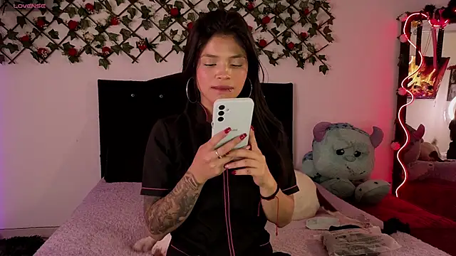 Snapshot of Alaia_Asuka chatting on October 7, 11:31 pm Alaia Asuka online show from October 7, 11:31 pm