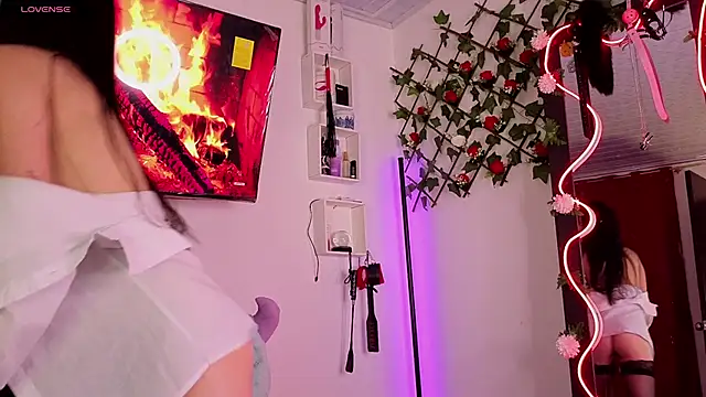 Snapshot of Alaia_Asuka chatting on September 29, 1:22 am Alaia Asuka online show from September 29, 1:22 am