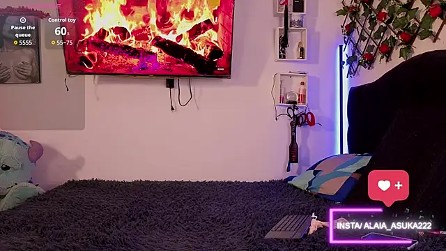 Snapshot of Alaia_Asuka chatting on October 4, 1:00 am Alaia Asuka online show from October 4, 1:00 am